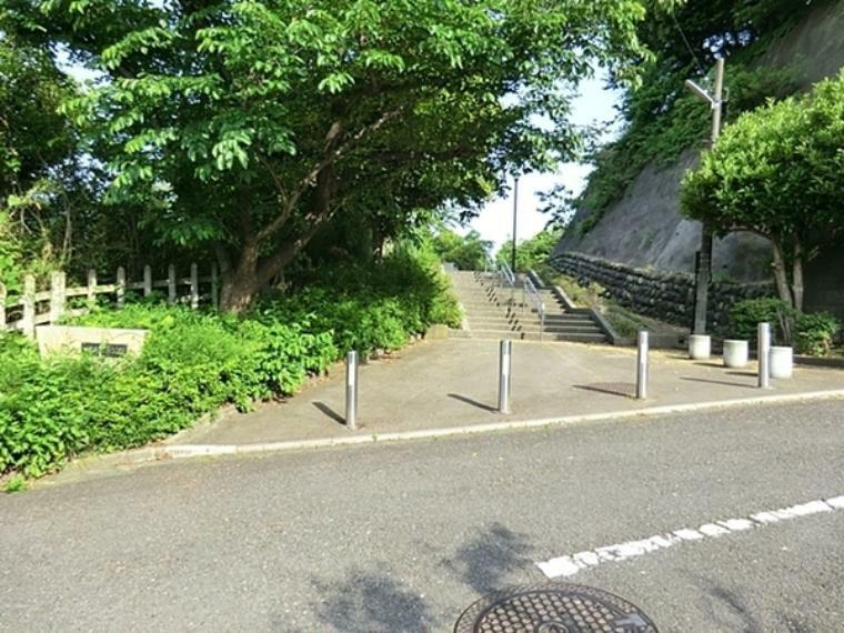 六浦第五公園 並木天満宮も近くにあります