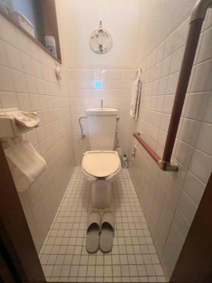 【トイレ】<BR/>小窓付きのトイレで自然換気可能です。
