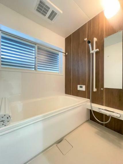 浴室はハウステック製の新品のユニットバスに交換します。足を伸ばせる1坪サイズの広々とした浴槽で、1日の疲れをゆっくり癒すことができますよ。