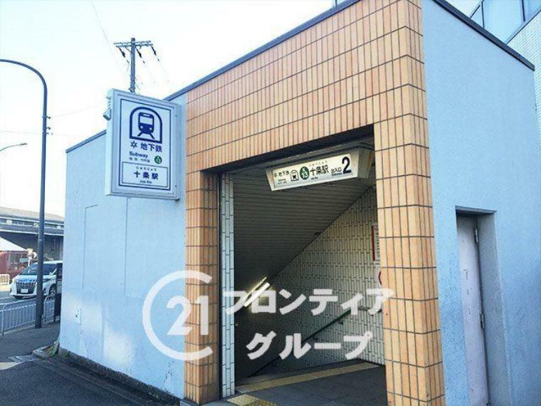 十条駅（近鉄 京都線） 徒歩6分。