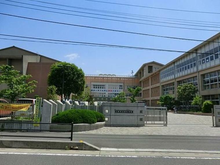 【小学校】三郷市立新和小学校まで1292m