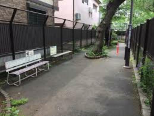 【公園】世田谷区立太子堂サクラ通り広場まで463m