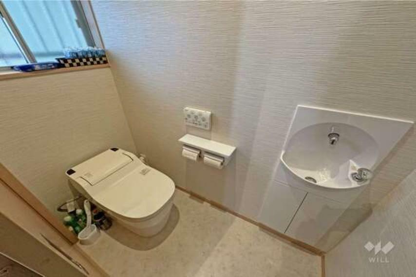【トイレ】リフォーム履歴のあるタンクレストイレです。温水洗浄機能便座付きで使いやすいです。