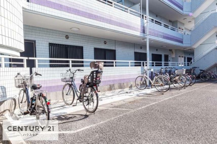 共用部分・駐輪場です。<BR/>自転車があれば行動範囲が広がりお出かけ便利です！空き状況に関してはお気軽にお問い合わせください！