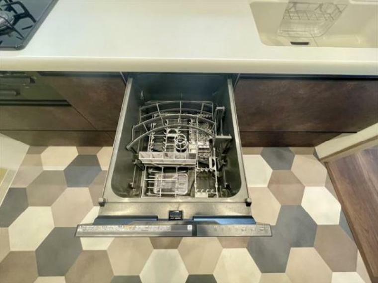 食器洗浄機付きのキッチン。いつもお忙しい奥様の強い味方です。