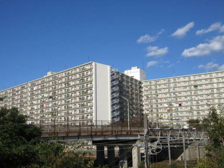 旧川崎市住宅供給公社分譲。総戸数600戸の大規模マンションです。