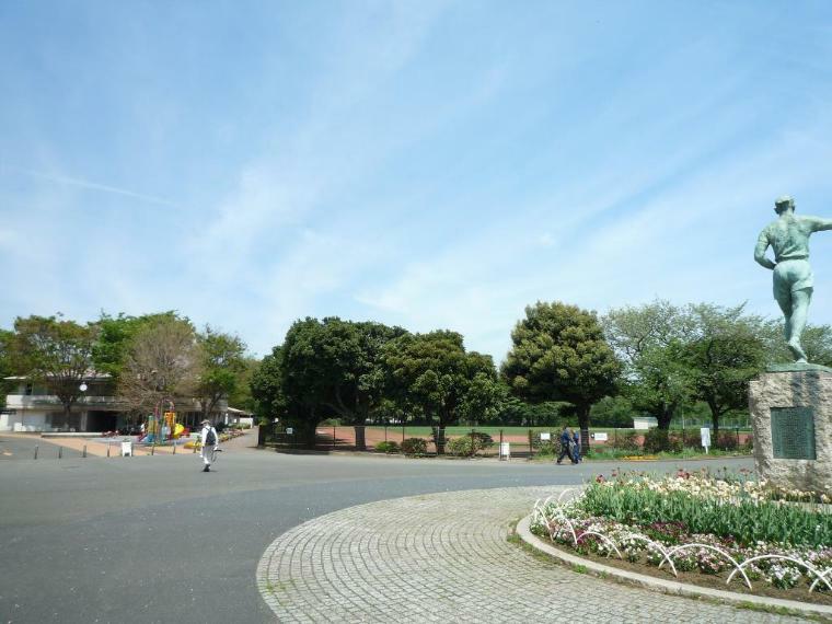 三ツ沢公園（横浜唯一の馬術練習場のほかスポーツ施設が充実しています。）