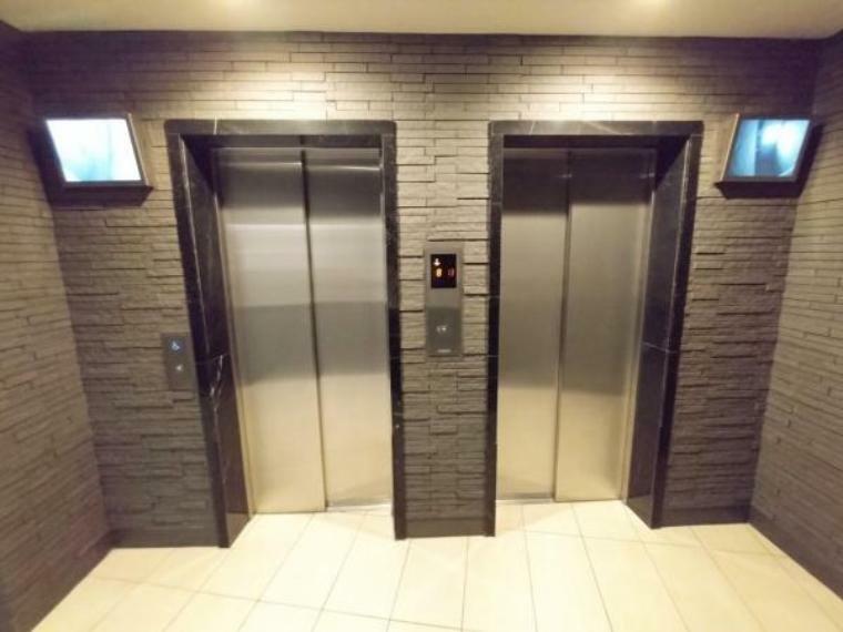 モニター付きエレベーター2基あります！