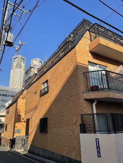 ライオンズマンション西新宿第5(1R) 2階の外観