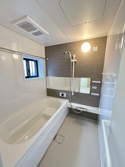 浴室は1616サイズの新品のユニットバスを新設しました。浴室暖房換気扇も付いていますので雨の日の洗濯物にも役立ちますね。