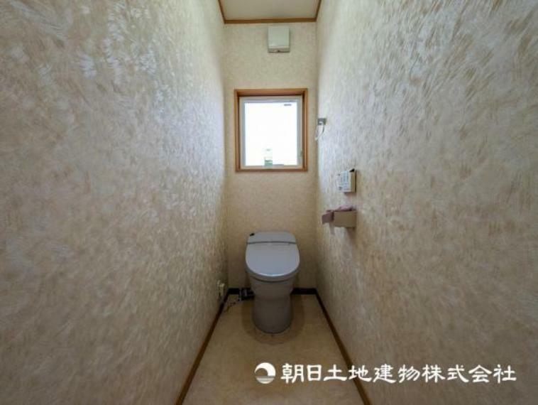【トイレ】小さな空間だからこそ機能性のある快適なトイレは、清潔感をキープしお手入れしやすいよう作られています