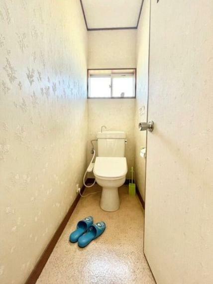 1階トイレトイレには快適な温水洗浄便座付が衛生面を保ちます