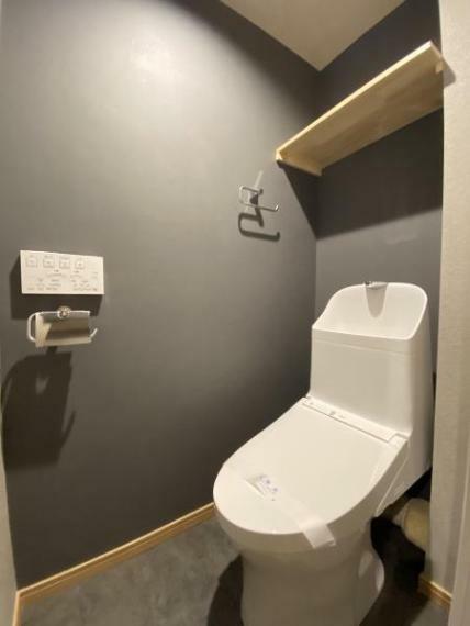 室内参考写真～人気のシャワートイレが付いており、トイレットペーパーの無駄をなくすだけでなく感染症の予防にも効果的です。