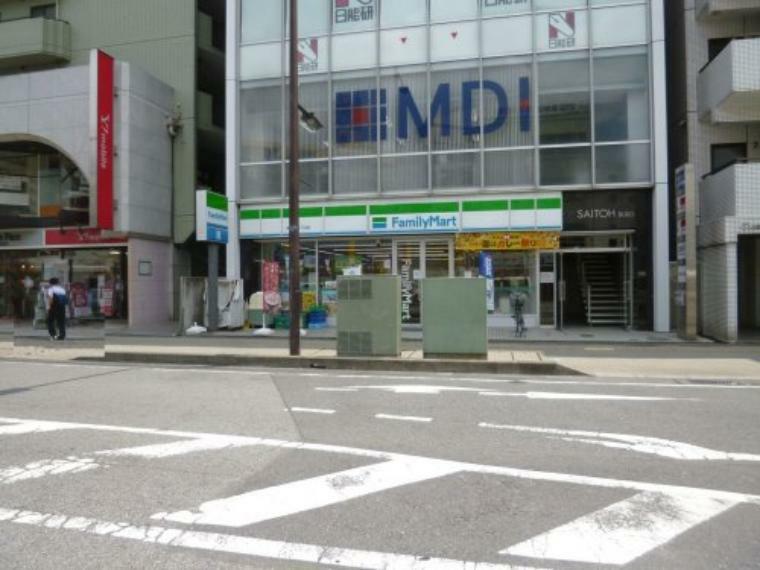 【コンビニエンスストア】ファミリーマート 南越谷一丁目南店まで300m