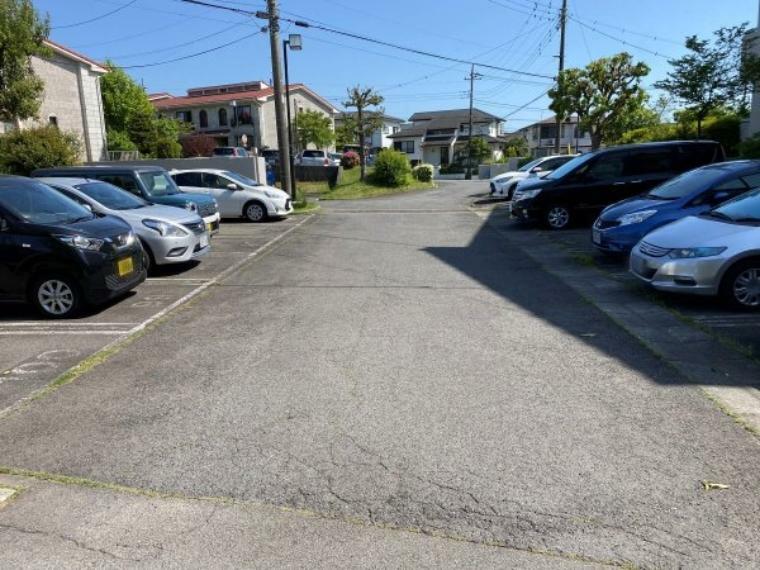 駐車場は便利な平置きタイプ