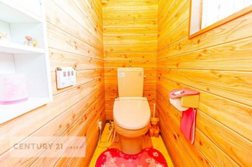 温もりのある木で作られたのお手洗いです！<BR/>さわやかでスッキリする空間です！お手入れがしやすいトイレです！