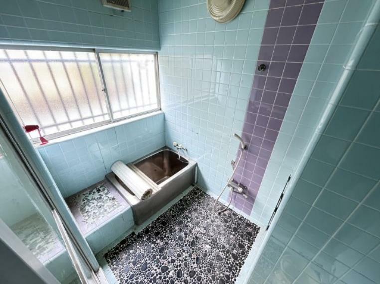 浴室には窓があるので、水周りの嫌な湿気、カビの発生もおさえられます