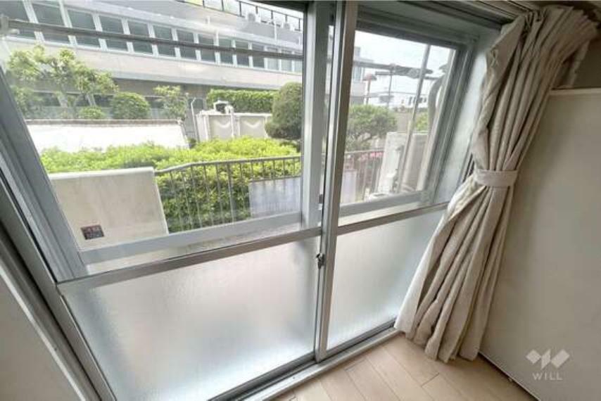 窓は内窓もついております。二重にすることにより防音性や断熱性も高まり快適な空間となります。