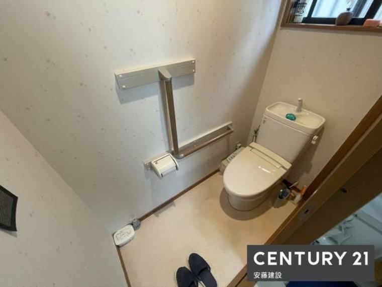 【　トイレ　/　toilet　】<BR/>ウォッシュレット付きトイレ<BR/>明るく清潔的で、窓があり換気も素早くできます