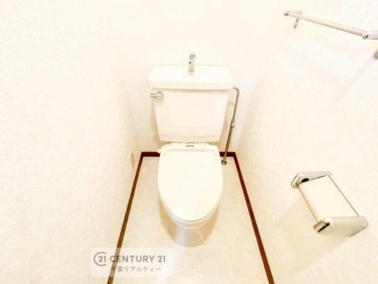 清潔感のある色味のお手洗いです！さわやかでスッキリする空間です！お手入れがしやすいトイレです！