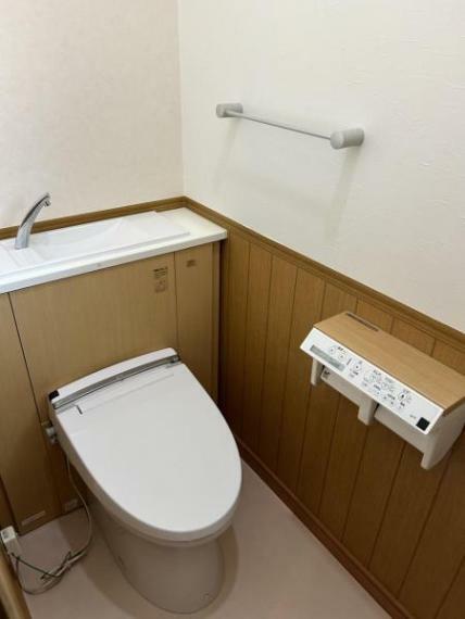 【リフォーム中】1階トイレの写真です。トイレ一式は新品交換します。