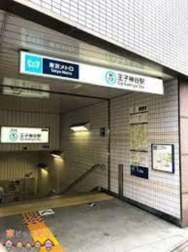 王子神谷駅（東京メトロ 南北線） 徒歩15分。