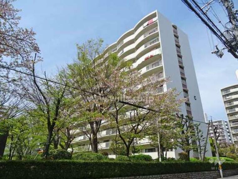 阪急南茨木ハイタウン駅前高層住宅C棟の外観（南東側から）