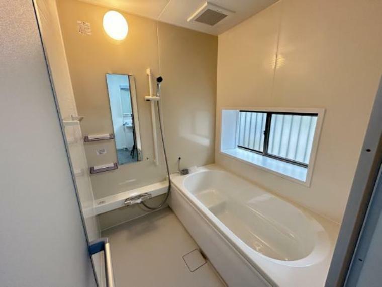 【リフォーム済】浴室は拡張して、新品ハウステック製1坪タイプのユニットバスを新設。広くなったお風呂でゆっくりと疲れを癒してください。