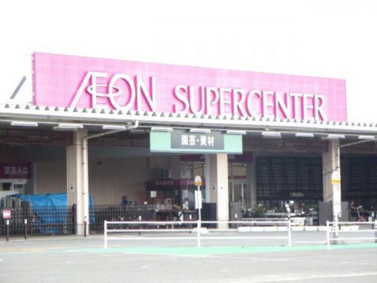 「イオン糸島ショッピングセンター」様まで徒歩15分（1200M）です。大型駐車場完備で、敷地内にはホームセンター・クリニック等もあり便利です。
