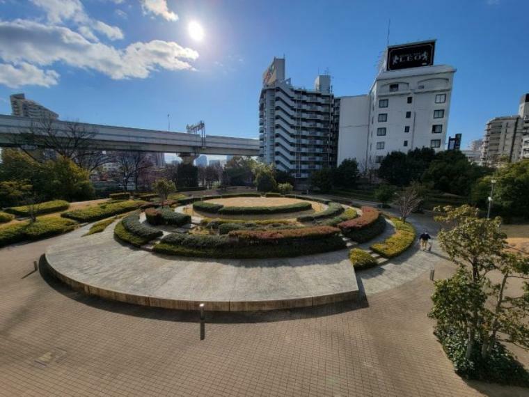 【ガーデンパーク】円形のガーデンヒルを中心とした、4,900平米以上もの広さを誇る都市の庭！