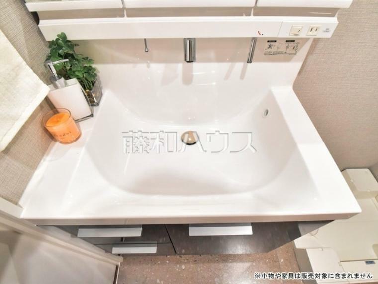 洗面室　 洗面化粧台のボウルは汚れにくく、幅も広めでお掃除も楽々できます。 【エクセレンス八王子】
