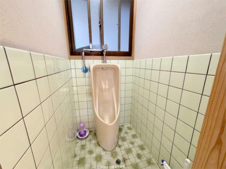 1階洗面所横には男子用トイレもあります。