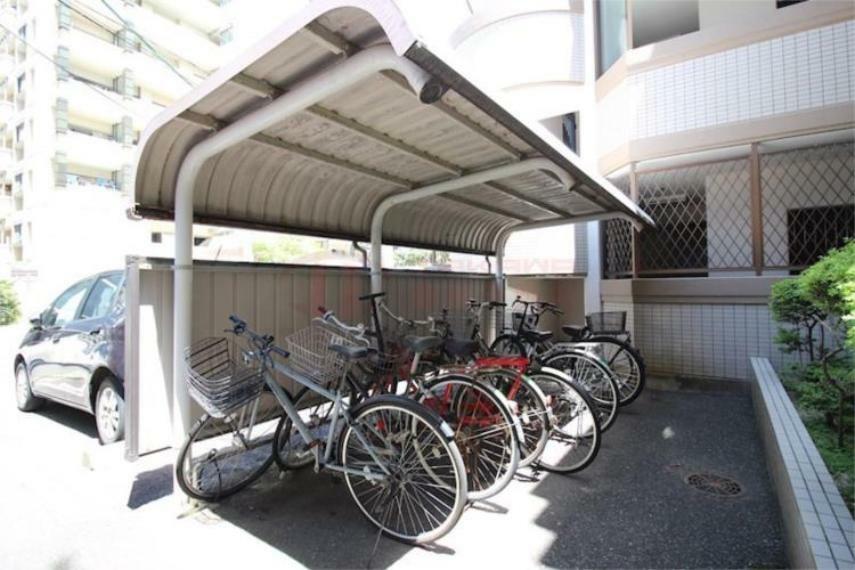 屋根付きの駐輪スペース