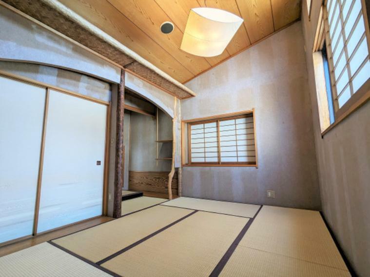 【2階和室6帖】納戸がある和室。収納があることで広い居住スペースを確保することができます！