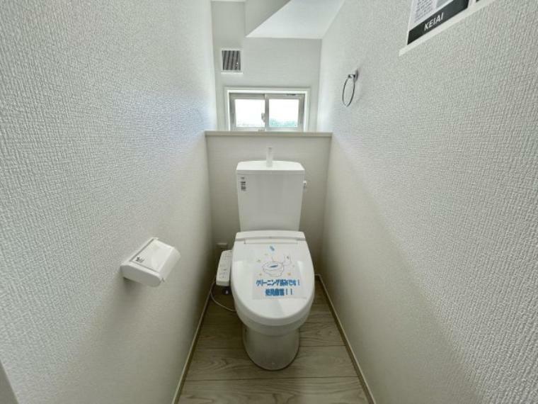 節水性能の高いトイレはもちろん温水洗浄便座 便器のフチがないタイプなので、お掃除もサッとひと拭きでOK！