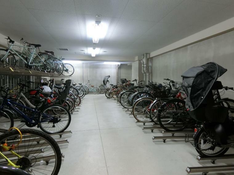 風雨の影響を受けない1階の自転車置場（使用料:月額100円～200円）