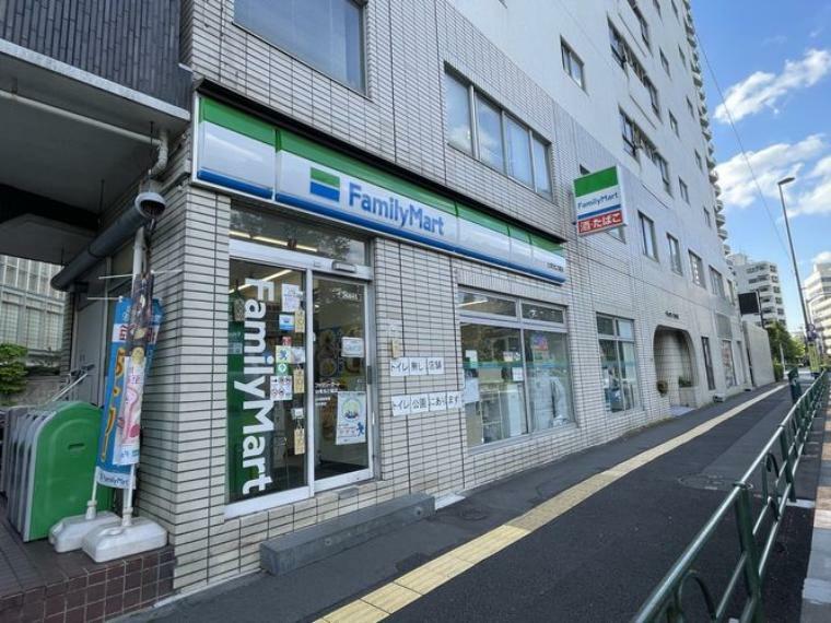 ファミリーマート台東池之端店 徒歩3分。