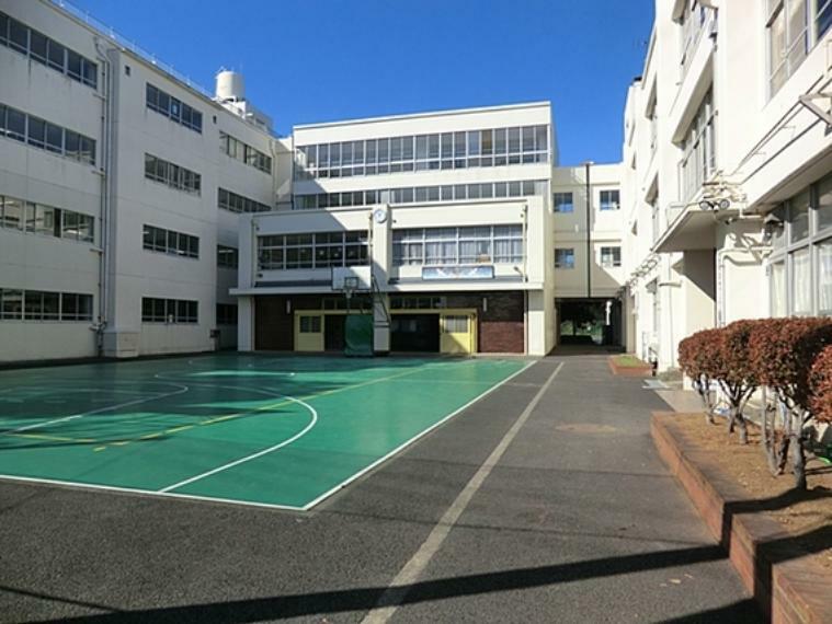 横浜市立日吉台西中学校　距離約60m