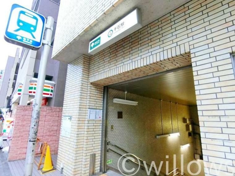 千石駅（都営地下鉄 三田線） 徒歩10分。