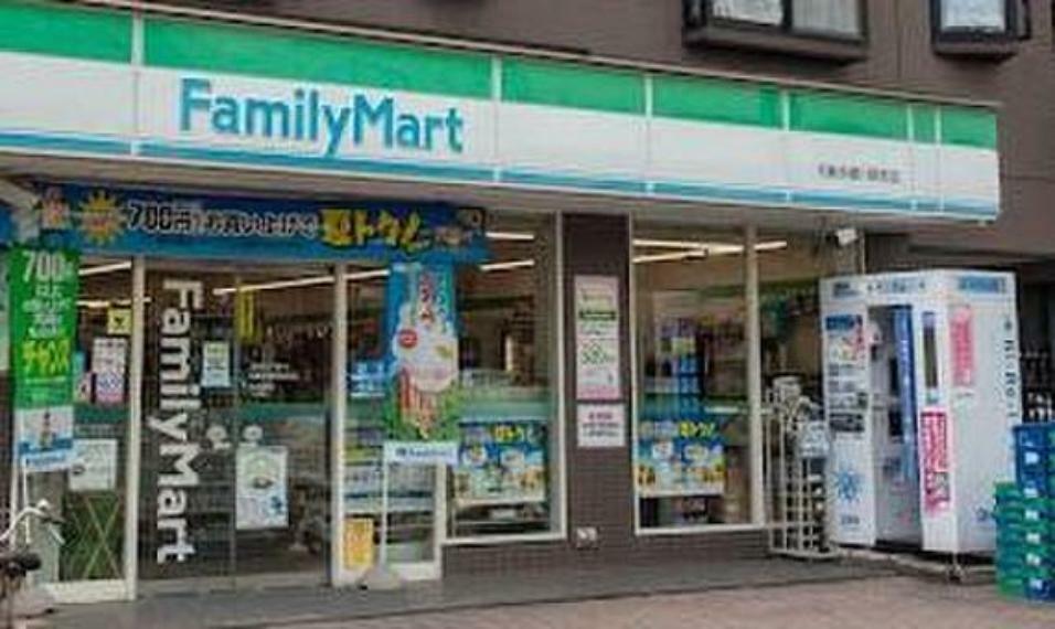 ファミリーマート和泉多摩川駅前店まで約623m