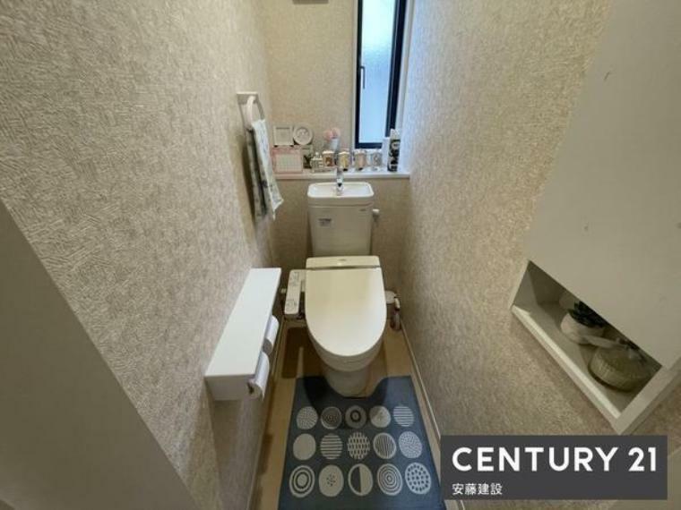 【　トイレ　/　toilet　】<BR/>ウォッシュレット付きトイレ<BR/>明るく清潔的で、窓があり換気も素早くできます