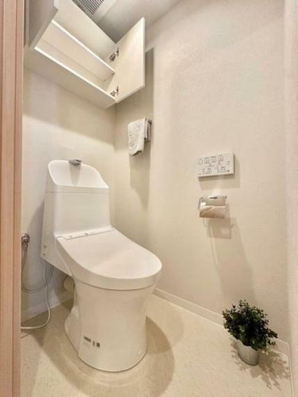 トイレには快適な温水洗浄便座付が衛生面を保ちます