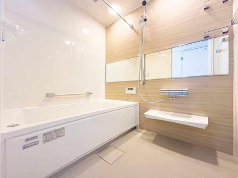 バスルームは、1日の疲れを取り、心身を癒すことができる場所。住まいの中のリラクゼーション空間です。浴室乾燥機も完備されております。室内（2024年5月16日）撮影