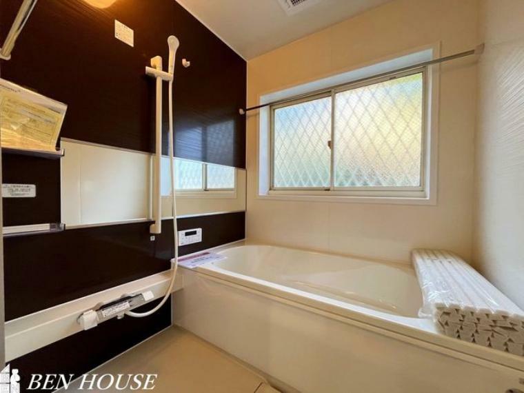 浴室・親子一緒にゆったりと入浴できる広々とした浴室。雨の日のお洗濯に便利な浴室乾燥機完備で忙しい家族をサポートします。