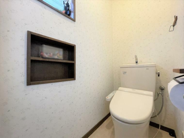 2階トイレ。温水洗浄機付でさらに快適なレストルーム