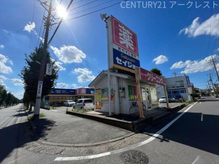 デイリーケアセイジョー所沢中央店 駐車場が広く行きやすい薬局でございます。取扱商品も豊富です。武蔵野線「東所沢駅」近くの店舗です。