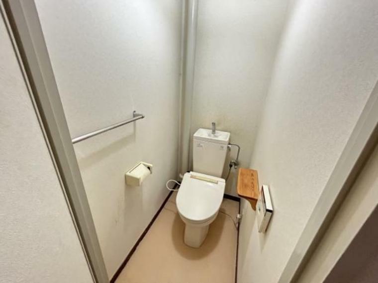 【リフォーム中】トイレも便器・便座に交換します。もちろん、床・天井・壁のクロス張替えもします。