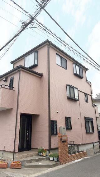 大袋駅徒歩3分　角地で陽当たり良好な3階建4LDKのお家