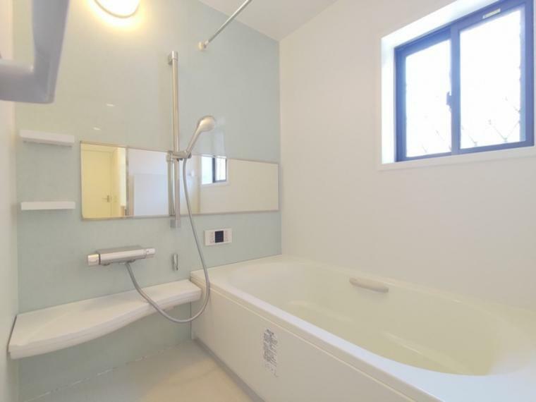 浴室はゆったり足を伸ばせる1坪サイズ。<BR/>便利な浴室暖房乾燥機付き！