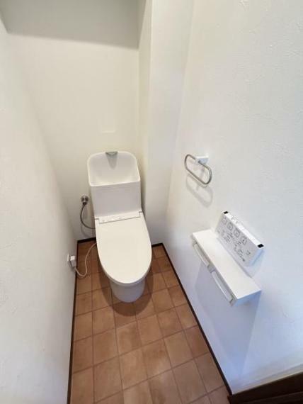【クリーニング済】トイレ　令和1年12月頃　TOTO製トイレ新品交換、床クッションフロア・壁紙張替済。クリーニングを行いました。
